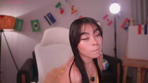 Snapshot of gigilee_ chatting on June 18, 1:39 am GIGI online show from June 18, 1:39 am