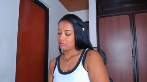 Snapshot of gigimiler8 chatting on March 6, 8:37 pm Sharlotte online show from March 6, 8:37 pm