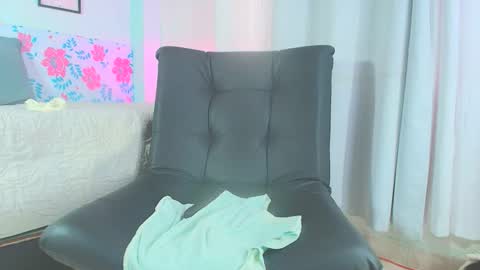 Snapshot of gigimiler8 chatting on November 24, 9:36 pm Sharlotte online show from November 24, 9:36 pm