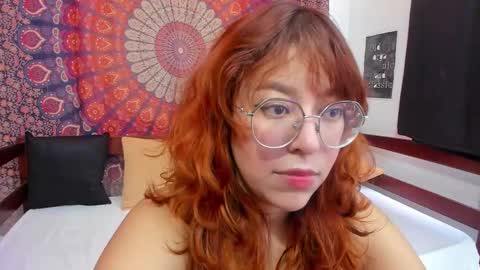 Snapshot of gigimooon chatting on December 21, 9:00 pm gigimooon online show from December 21, 9:00 pm