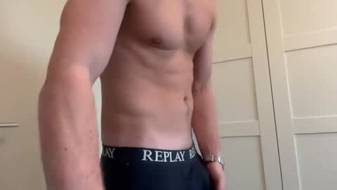 Snapshot of gigolo_amsterdam chatting on November 16, 11:27 am gigolo amsterdam023 online show from November 16, 11:27 am