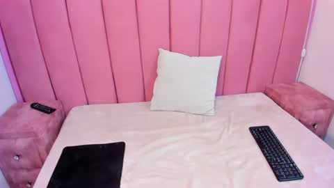Snapshot of gigy_deluxe chatting on July 9, 2:43 pm gigy_deluxe online show from July 9, 2:43 pm