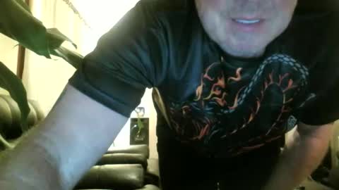 Snapshot of gimmmieoooo chatting on January 3, 11:35 am gimmmieoooo online show from January 3, 11:35 am