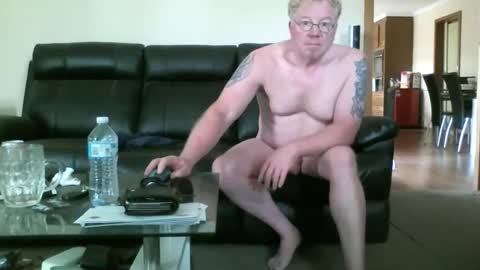 Snapshot of gimmmieoooo chatting on February 2, 3:43 am gimmmieoooo online show from February 2, 3:43 am