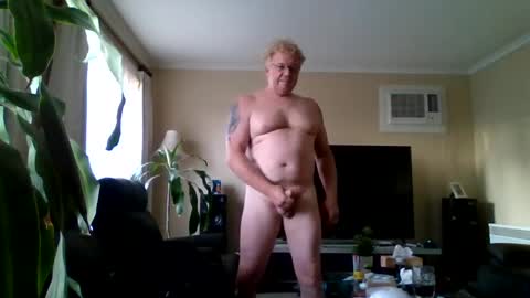 Snapshot of gimmmieoooo chatting on March 6, 8:19 am gimmmieoooo online show from March 6, 8:19 am