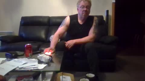 Snapshot of gimmmieoooo chatting on October 10, 8:57 am gimmmieoooo online show from October 10, 8:57 am