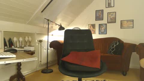 Snapshot of ginablondecam chatting on January 25, 6:57 pm Gina online show from January 25, 6:57 pm