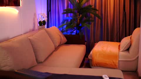 Gina online show from January 29, 8:25 pm