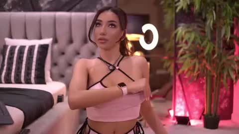 Snapshot of ginavalentinna chatting on June 22, 8:39 pm Gina online show from June 22, 8:39 pm
