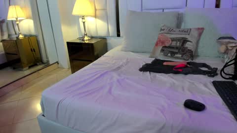 Ginebra Ness online show from December 10, 1:11 pm