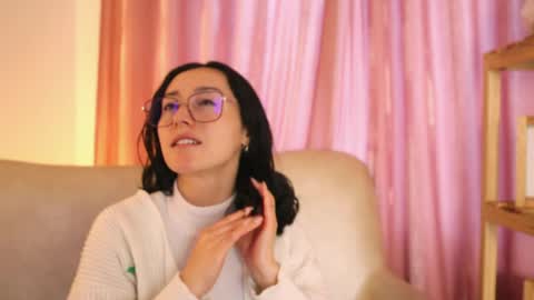 Snapshot of ginevra_esposito chatting on May 18, 12:33 pm Ginn online show from May 18, 12:33 pm