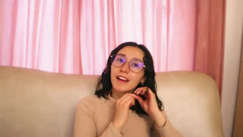 Snapshot of ginevra_esposito chatting on May 22, 1:28 pm Ginn online show from May 22, 1:28 pm