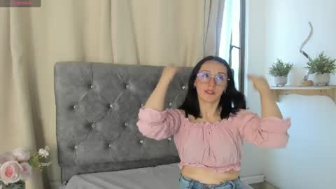 Snapshot of ginevra_esposito chatting on July 23, 6:39 pm Ginn online show from July 23, 6:39 pm