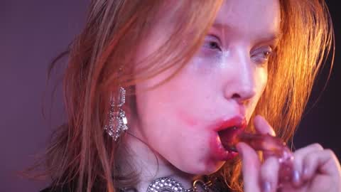        im expecting 350 thumbs up on my altar   online show from December 28, 1:08 am