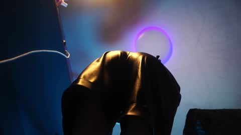        im expecting 350 thumbs up on my altar   online show from December 28, 4:08 am