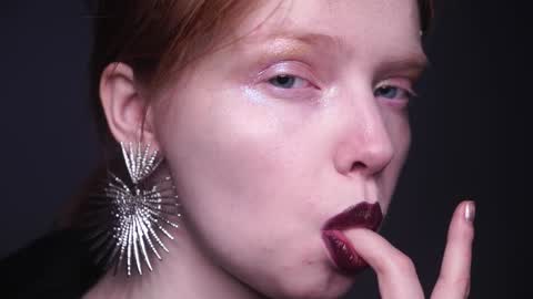        im expecting 350 thumbs up on my altar   online show from December 28, 10:13 pm