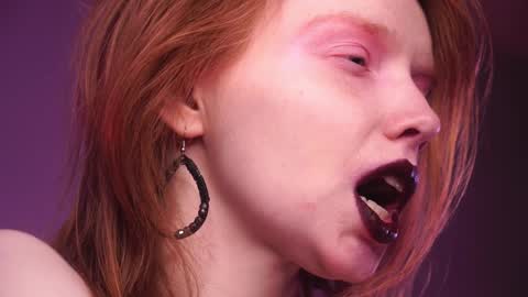        im expecting 350 thumbs up on my altar   online show from January 3, 1:05 am