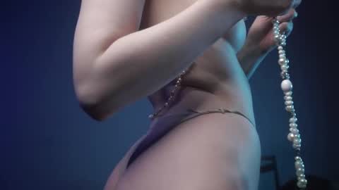        im expecting 350 thumbs up on my altar   online show from February 24, 1:13 am