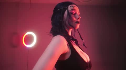        im expecting 350 thumbs up on my altar   online show from October 1, 10:16 pm