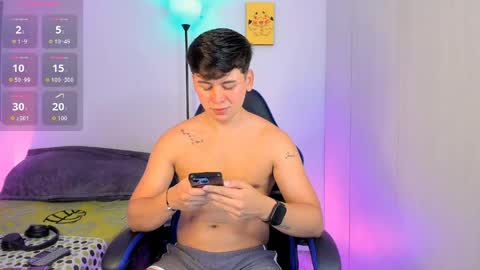 Snapshot of gingertwink_n chatting on May 17, 11:12 pm Josh Mills online show from May 17, 11:12 pm