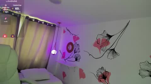 Kendall online show from December 21, 1:07 pm