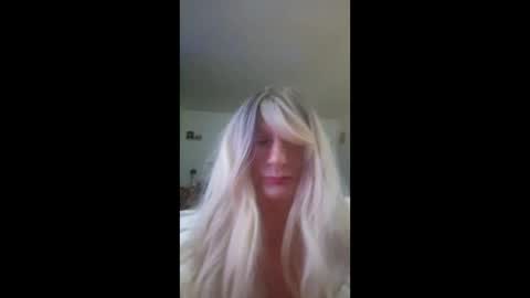 Snapshot of gino070 chatting on May 4, 7:54 pm gino070 online show from May 4, 7:54 pm