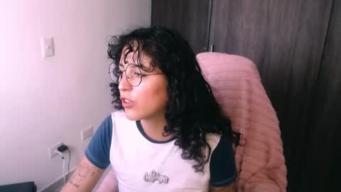 giny_bean online show from April 28, 9:09 pm