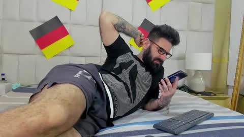 gio_lorenz online show from October 1, 1:17 pm