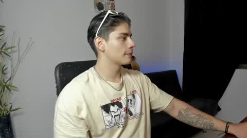 Snapshot of gio_russo chatting on December 7, 5:26 am GioRusso online show from December 7, 5:26 am