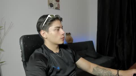 Snapshot of gio_russo chatting on December 10, 11:19 pm GioRusso online show from December 10, 11:19 pm