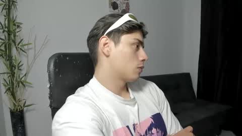 Snapshot of gio_russo chatting on December 13, 9:09 pm GioRusso online show from December 13, 9:09 pm