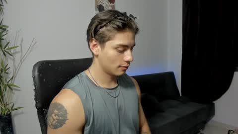 Snapshot of gio_russo chatting on December 17, 4:12 am GioRusso online show from December 17, 4:12 am