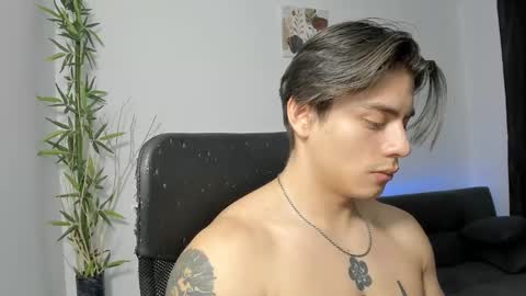 Snapshot of gio_russo chatting on December 25, 12:59 am GioRusso online show from December 25, 12:59 am