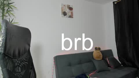 Snapshot of gio_russo chatting on January 4, 5:27 am GioRusso online show from January 4, 5:27 am