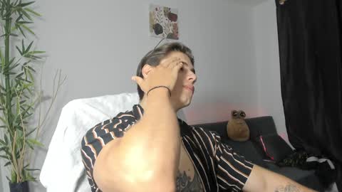 Snapshot of gio_russo chatting on January 6, 1:53 am GioRusso online show from January 6, 1:53 am