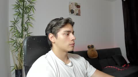 Snapshot of gio_russo chatting on January 13, 1:23 am GioRusso online show from January 13, 1:23 am