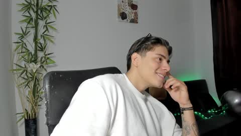 Snapshot of gio_russo chatting on January 23, 5:42 pm GioRusso online show from January 23, 5:42 pm