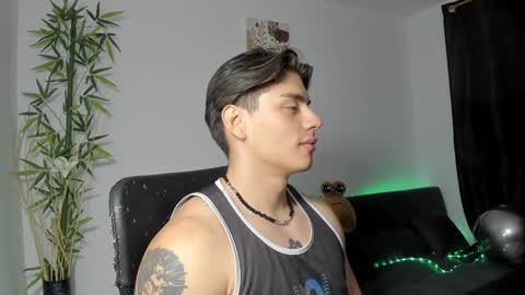 Snapshot of gio_russo chatting on January 24, 5:11 pm GioRusso online show from January 24, 5:11 pm