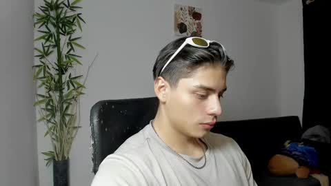 Snapshot of gio_russo chatting on March 6, 2:41 am GioRusso online show from March 6, 2:41 am