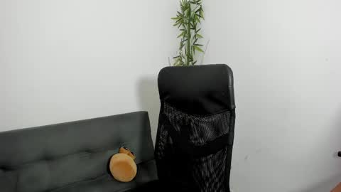 Snapshot of gio_russo chatting on March 9, 4:44 pm GioRusso online show from March 9, 4:44 pm