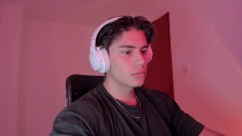 Snapshot of gio_russo chatting on October 10, 9:03 pm GioRusso online show from October 10, 9:03 pm