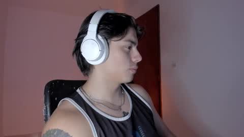 Snapshot of gio_russo chatting on November 17, 10:37 pm GioRusso online show from November 17, 10:37 pm