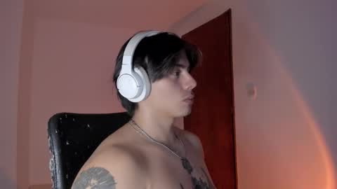 Snapshot of gio_russo chatting on November 18, 11:26 pm GioRusso online show from November 18, 11:26 pm