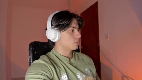 Snapshot of gio_russo chatting on November 25, 10:54 pm GioRusso online show from November 25, 10:54 pm