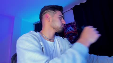 Snapshot of giomar_reyes chatting on January 6, 3:20 am GIOMAR REYES online show from January 6, 3:20 am