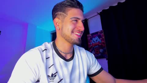 Snapshot of giomar_reyes chatting on January 7, 3:14 am GIOMAR REYES online show from January 7, 3:14 am