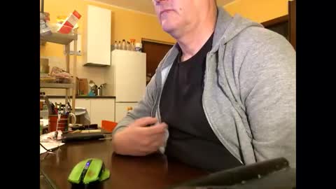 giovanni_1964 online show from March 10, 5:22 am