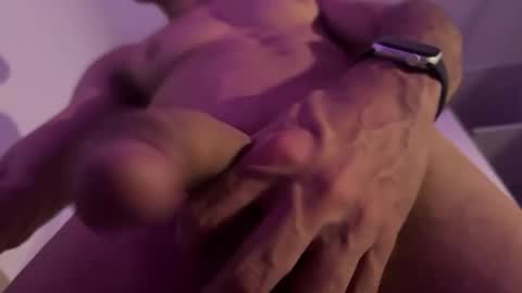 giovjock online show from December 3, 9:01 pm