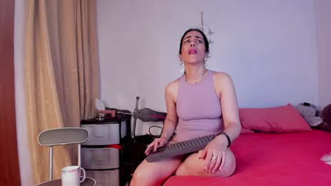 Snapshot of girasol_walton chatting on February 8, 10:18 am Girasol Walton online show from February 8, 10:18 am