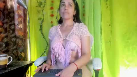 Girasol Walton online show from June 16, 1:47 pm